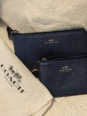 Coach NWT Navy Textured Corner Zip Leather Wristlet & Mini Skinny Card Case